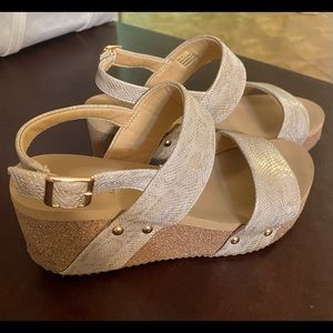 WOMEN'S VOLATILE PLATFORM WEDGES- gold  color 8M